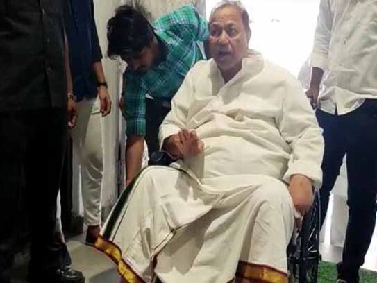 congress leader niranjan reddy complaint to telangana dgp anjani kumar for d srinivas safety ksp