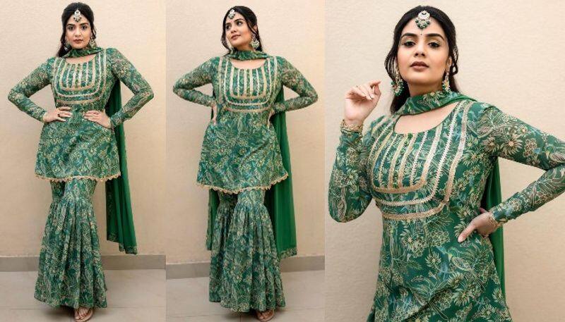 Anchor Sreemukhi  Mesmerizing with her  Traditional look NSK