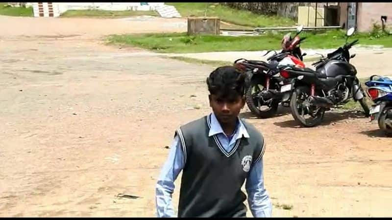 12th standard student paid funeral respect to his father after writing public exam in dindigul