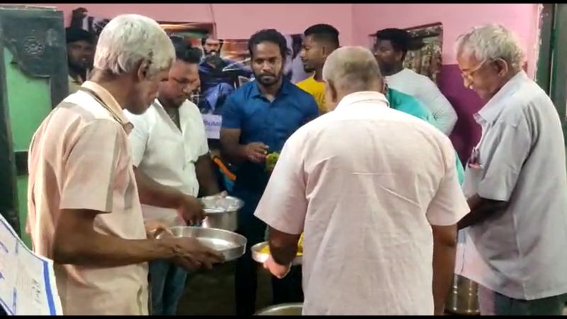 simbu fans provide chicken biryani for old age people for 10 thala movie release in puducherry