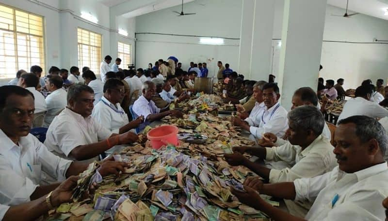 1. 82 Crore Collection at Male Mahadeshwara Swamy Temple Hundi in Chamarajanagar grg 