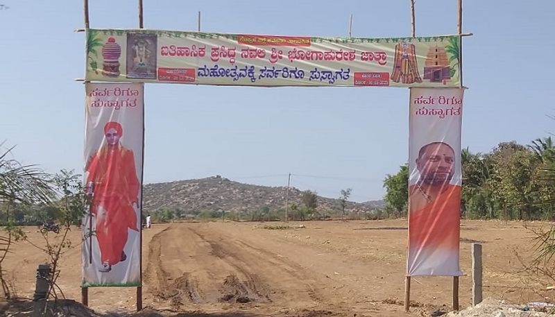 Gavisiddeshwara Swamiji and Subudhendra Tirtha Shri Bagina to Lake in Gangavathi grg