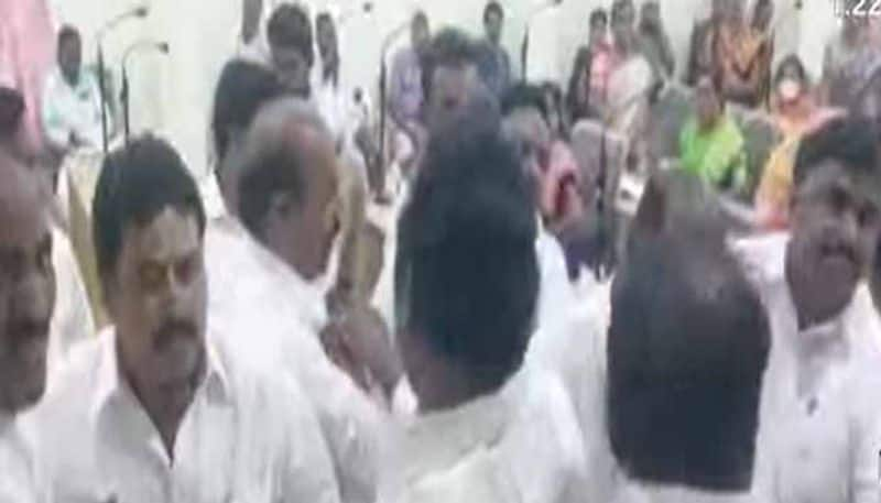 Tdp and  YCP  councillors  attack each other  in Tenali  Municipal council meeting lns