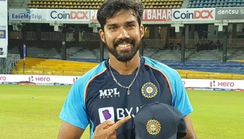 mumbai indians welcomes sandeep warrier with malayalam post saa