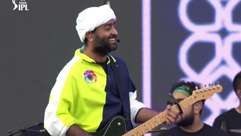 Arijit Singh Touches MS Dhoni Feet Before IPL 2023 Opener pic goes viral kvn