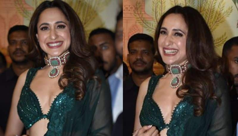 Actress Pragya Jaiswal  mesmerizing in green traditional wear