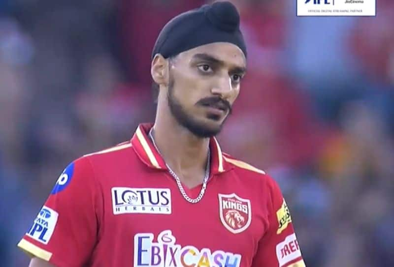 Basil Thampi most runs conceded in four overs in IPL history gkc