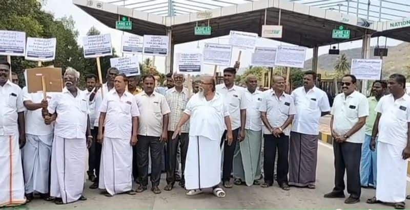 lorry owners association protest against toll fee hike at trichy