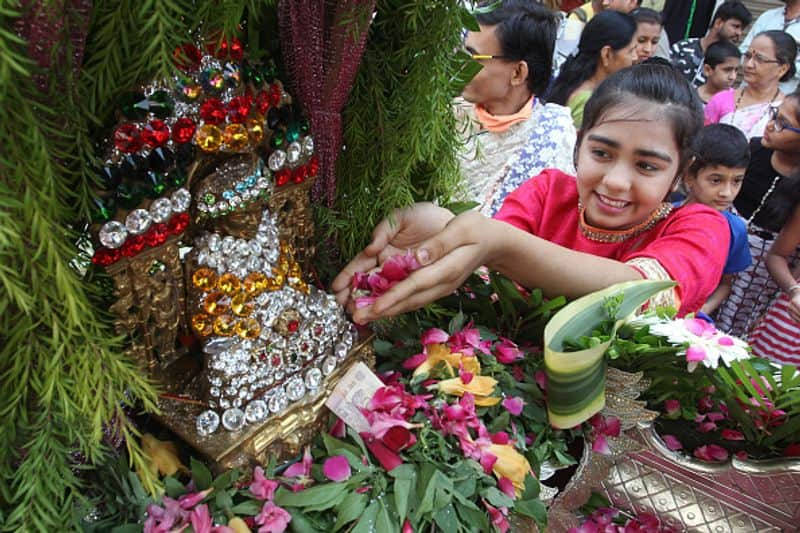 Seeman has condemned the order to close meat shops in Tamil Nadu for Mahavir Jayanti