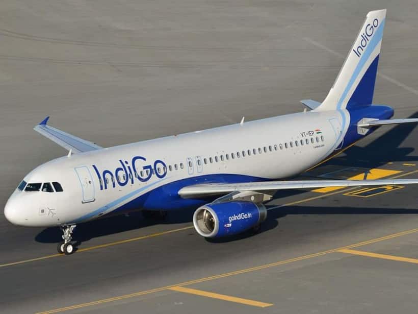 Indigo Flight: విమానంలో పుల్ గా తాగి.. ఎయిర్‌ హోస్టెస్‌తో ..  