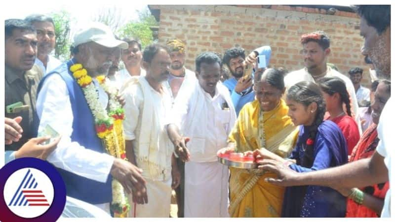 congress second list not announced yet but the ex-minister H Anjaneya campaigning in  Holalkere constituency gow