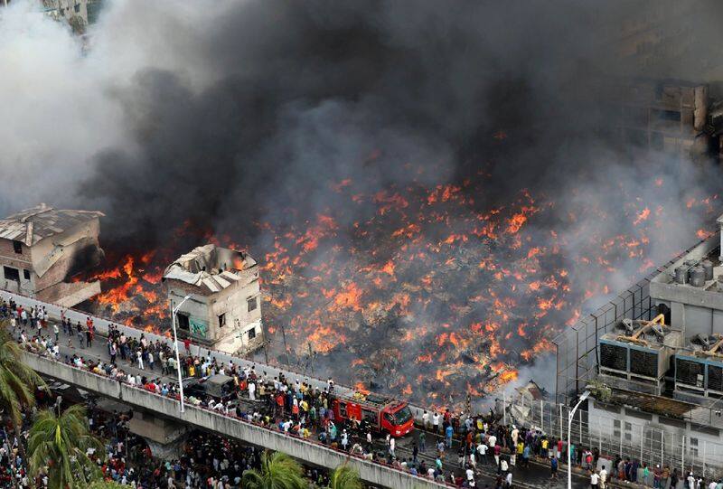 fire accident in clothing market at bangladesh