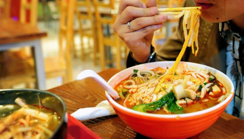 restaurant bans customers from using their phones while eating azn 