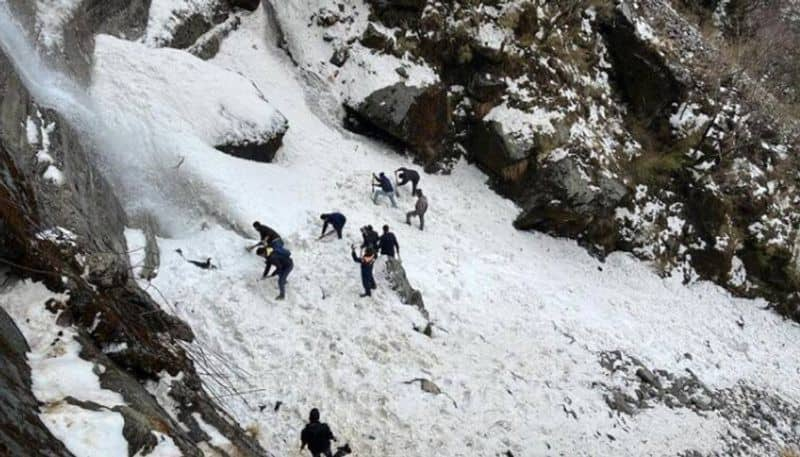 Avalanche in Pakistan.. 10 people including 3 women were killed.. What is the condition of 25 people?