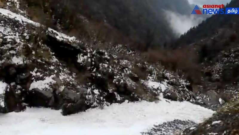 Scarry video of Sikkim when Avalanche hit tourists leading to the death of 07 persons, 20 rescued 