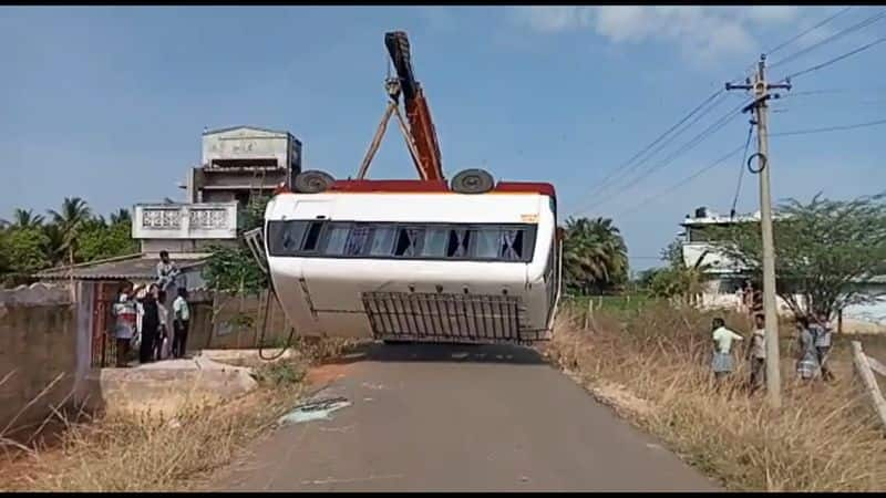 22 school students injured in school van overturn accident in Trichy