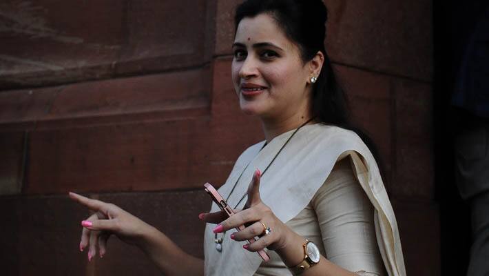  MP Navneet Rana Controversy 