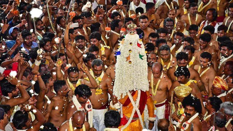 bengaluru karaga midnight millions of devotees were blessed by having the darshan of karaga gvd