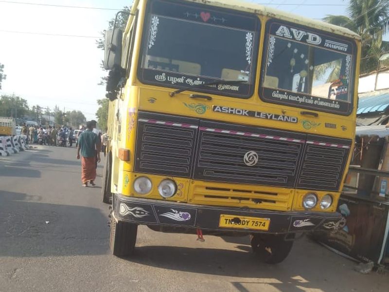 10th standard student died road accident after written a public exam in tirupur