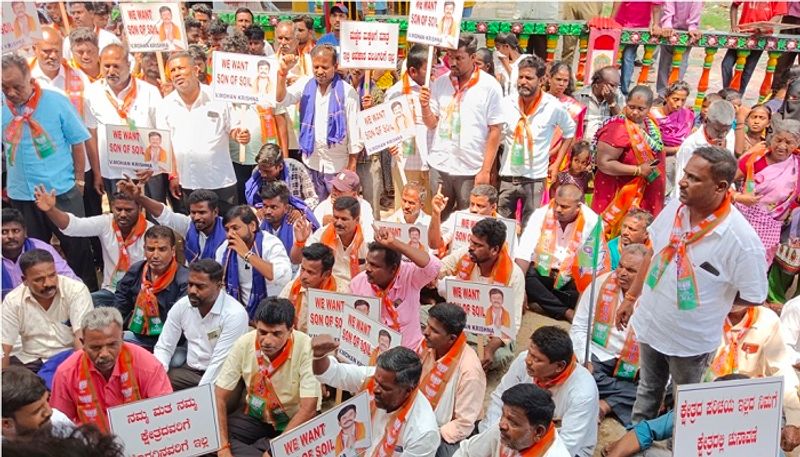 BJP Workers Held Protest For Tickets for Immigrants at KGF in Kolar grg