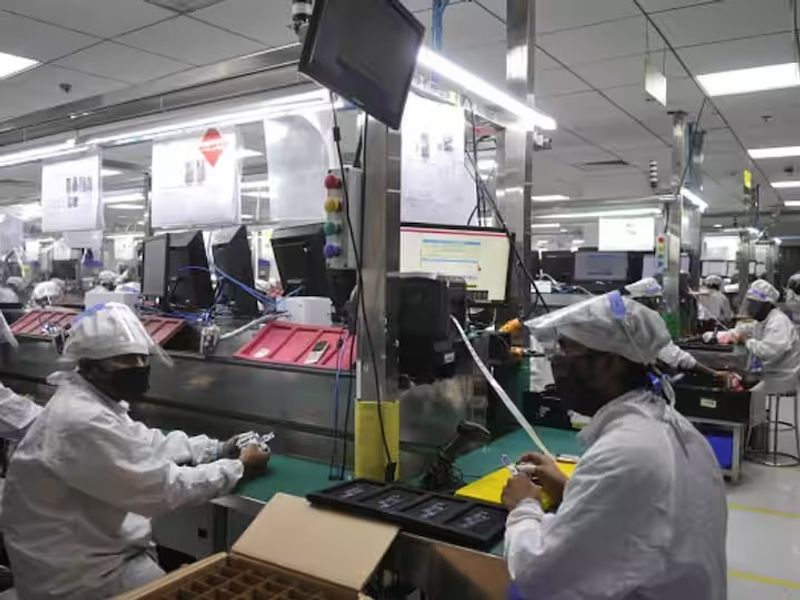 Backed By Govt's PLI Scheme, 1,50,000 New Jobs In Phone Manufacturing Expected This Fiscal: Report