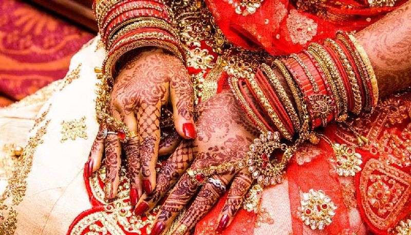 Bride elopes with lover from beauty parlour, leaving groom waiting at Wedding In Indore Vin