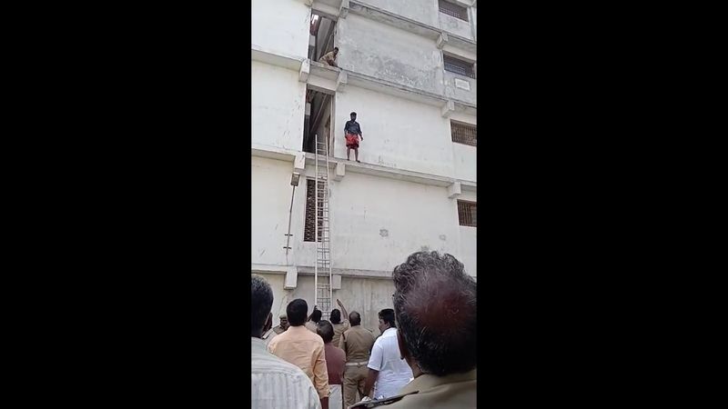 A tourist attempted suicide by jumping down from the hotel floor in Kanyakumari