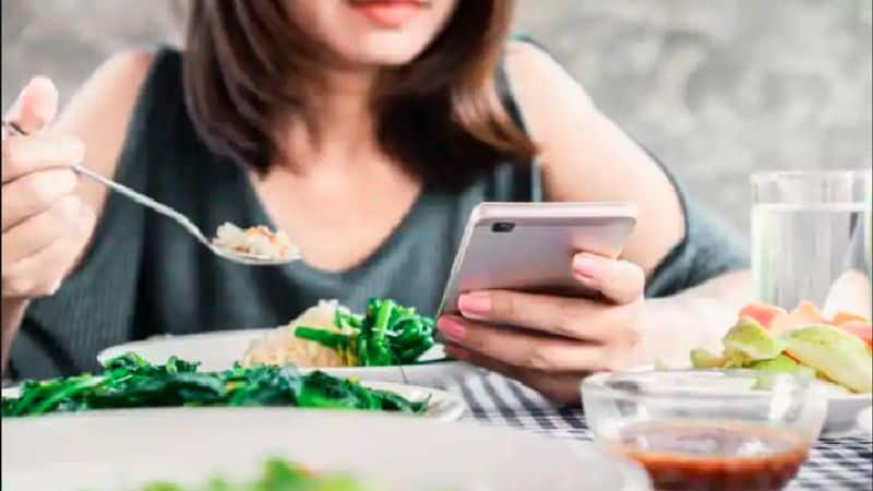 japan hotel banned smart phones to their customer because people press mobile phones without eating food in front of them akb