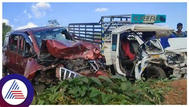 Malavalli Road Accident two death and 10 member serious injury sat