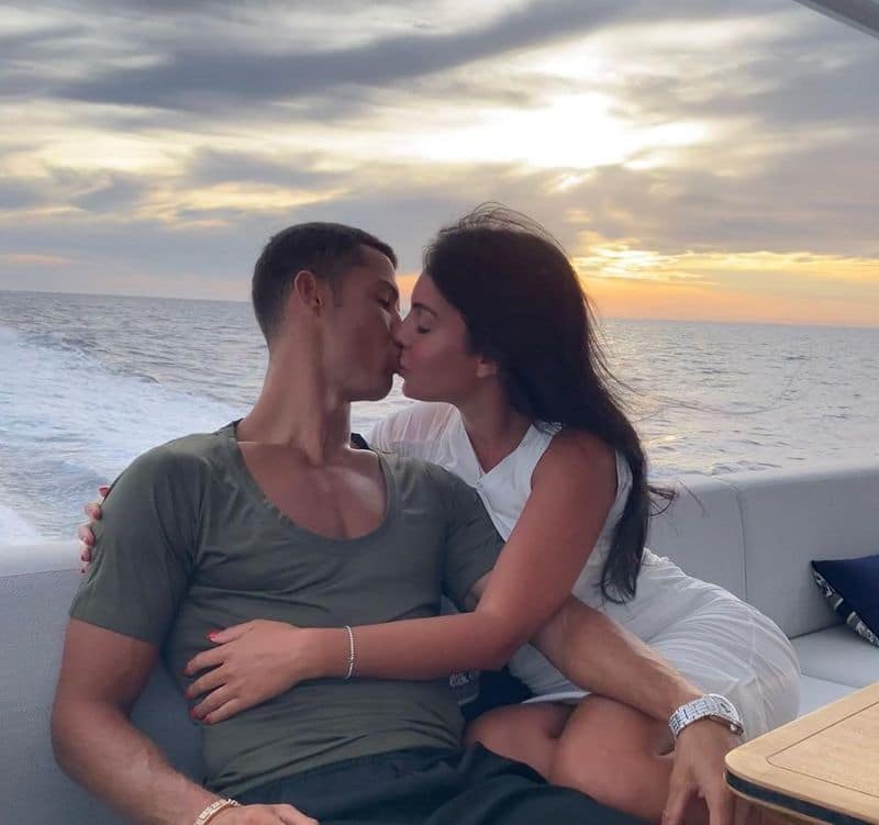 football Cristiano Ronaldo shuts up critics amid break-up rumour with Georgina Rodriguez with a steamy photo-ayh