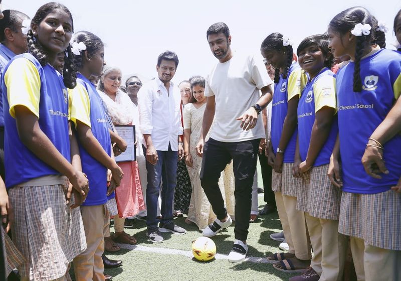 indian spinner ashwin and minister udhayanidhi stalin teach about cricket in chennai government school students