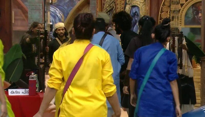 maneesha collapsed while weekly task in bigg boss malayalam season 5 nsn