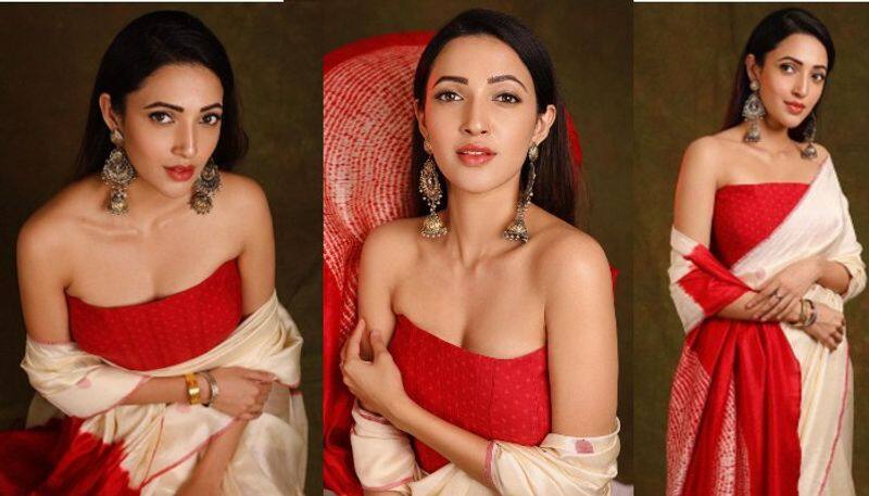 Actress Neha Shetty Looks beautiful in traditional outfit NSK