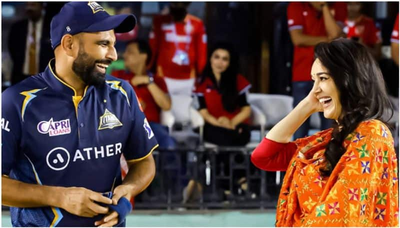 Mohammed Shami And Preity Zinta Share A Laugh After GT Beat PBKS btb