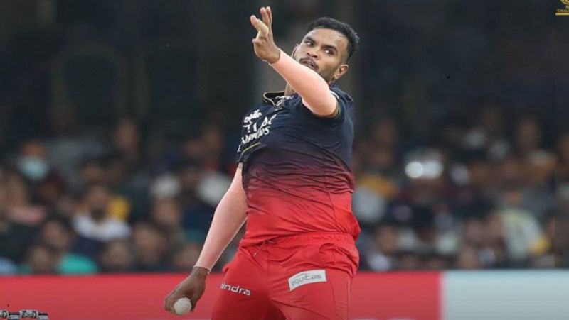 Do You Know Vijayakumar Vyshak who debut his IPL in RCB vs DC 20th Match at M Chinnaswamy Stadium