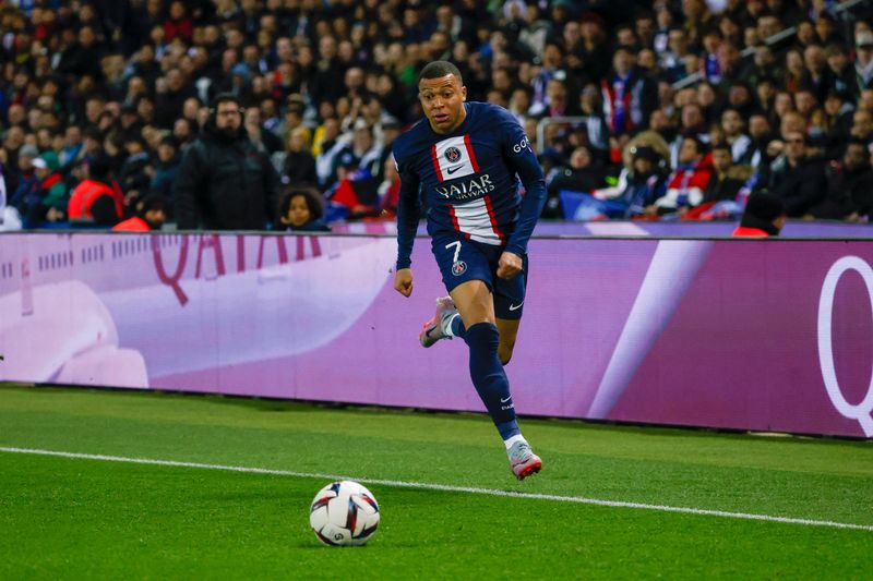 football Ligue 1: Kylian Mbappe creates history during PSG Paris Saint-Germain victory over Lens; social media enthralled-ayh