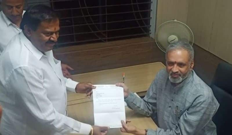 akhanda srinivas murthy resign to congress suh