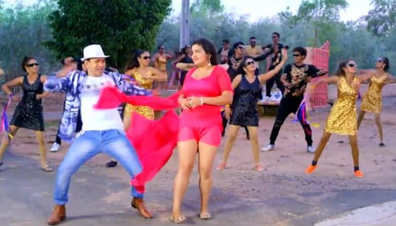 Amrapali Dubey SEXY BOLD video Bhojpuri actress Nirahua dance moves on Kach Kach Khali is a must WATCH RBA