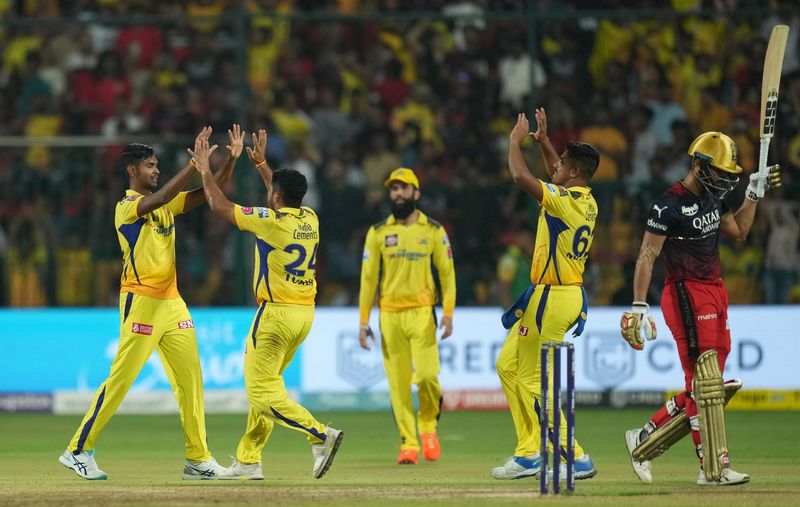 IPL 2023 This is how cricket fraternity reacted to CSK magic win against RCB at M Chinnaswamy Stadium Bengaluru jje 