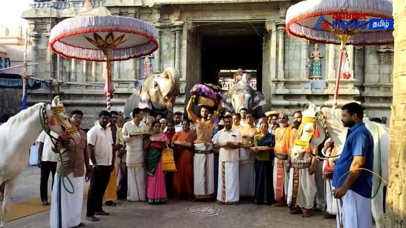 Garlands were brought from Srivilliputhur temple to Trichy Srirangam temple on the occasion of car festival