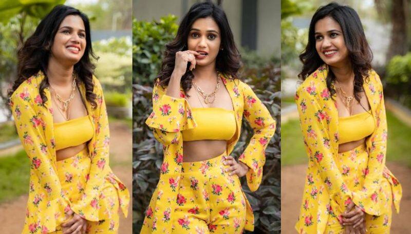 Actress Ariyana Glory looks trendy in Yellow dress 