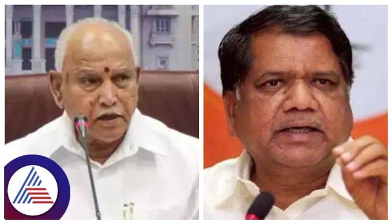 BS Yediyurappa give tong to Jagadish Shettar nbn