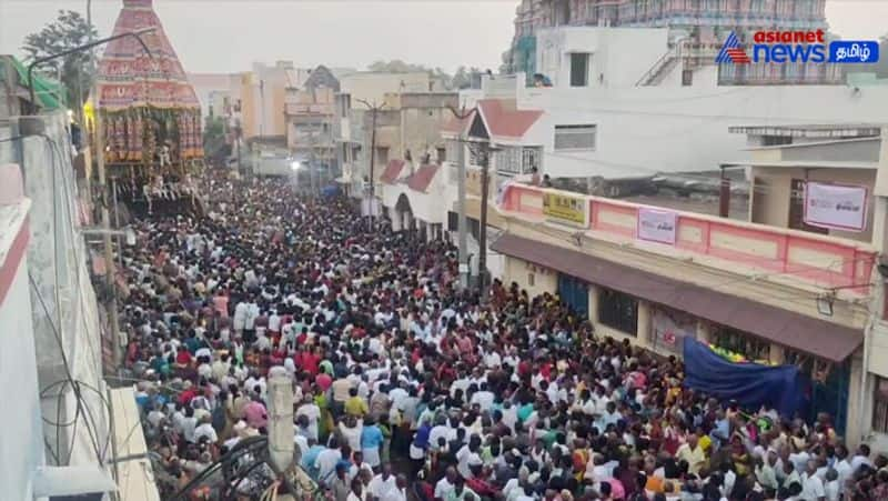 Srirangam Chithirai chariot festival,  Devotees gather in worship 