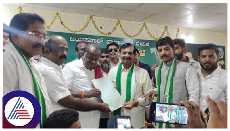 HD Kumaraswamy said i am not touring talkies not contest in mandya sat