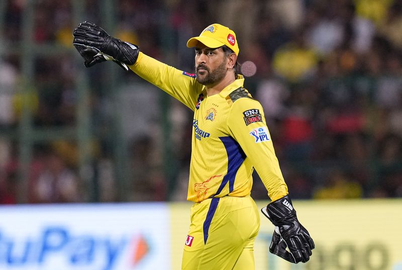 Watch Harry Brook fell in to MS Dhoni trap vs CSK