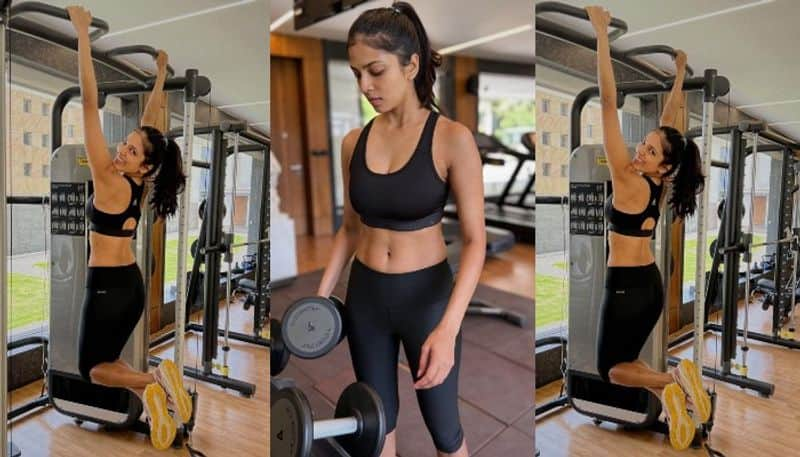 Actress Malavika Mohanan doing workouts in the gym NSK