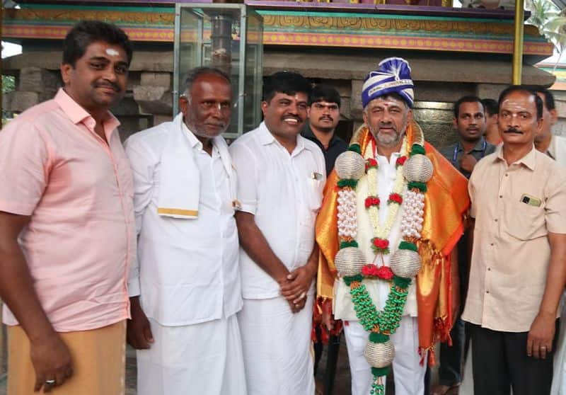 Karnataka Election 2023 KPCC President DK Shivakumar Visit Eshwar Temple At Ramanagara gvd