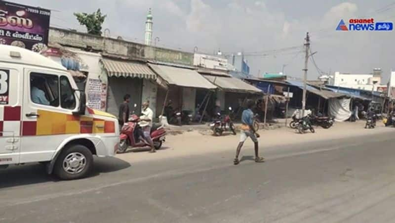 Ambulance and other vehicles were blocked by the drug addict near vedasandur