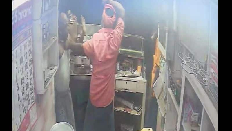 a drunken man arrested for assaulting a tea shop owner who did not giving a cup to drink at thirunelveli