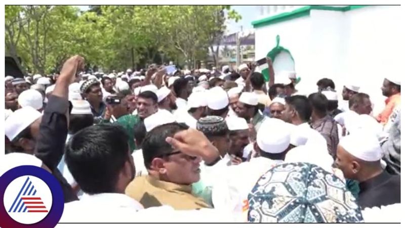 Karnataka Election Muslims oppose Congress campaign during Namaz in Chikkamagaluru idgah maidan gow